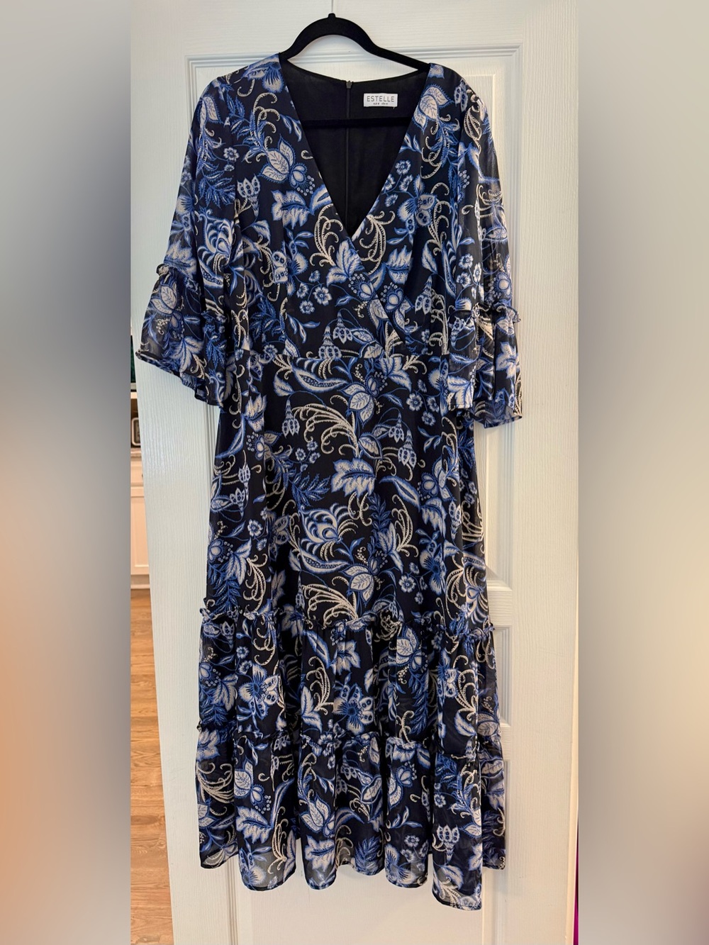 Estelle Women's Morning Glory Floral Flutter Sleeve Dress